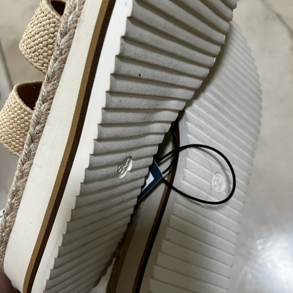 Tan natural threaded 3 strap wedge sandal - Picture 3 of 3